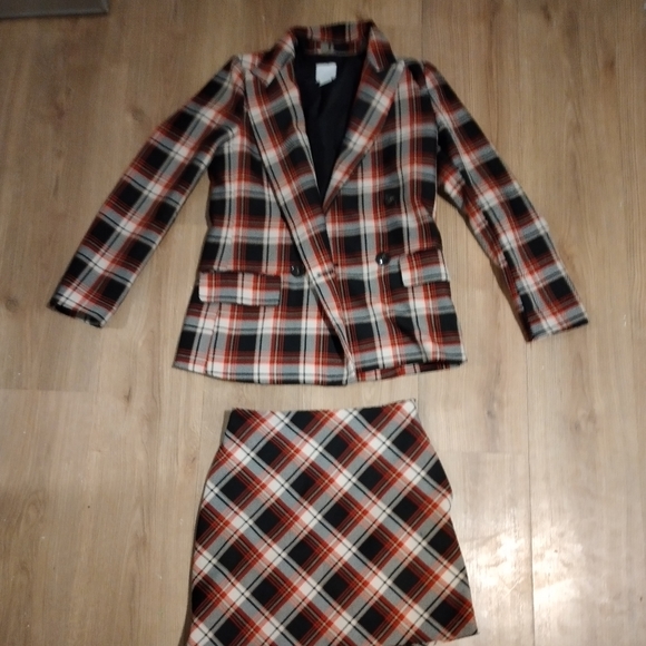 Suit and skirt set - Picture 6 of 6